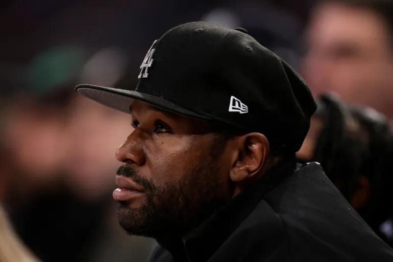 Floyd Mayweather Faces Theft Charges For Using Bad Cheque To Buy A $200,000 Watch Floyd Mayweather Faces Theft Charges For Using Bad Cheque To Buy A $200,000 Watch